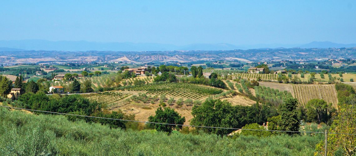 tuscany-nature-around-villa-1140×500