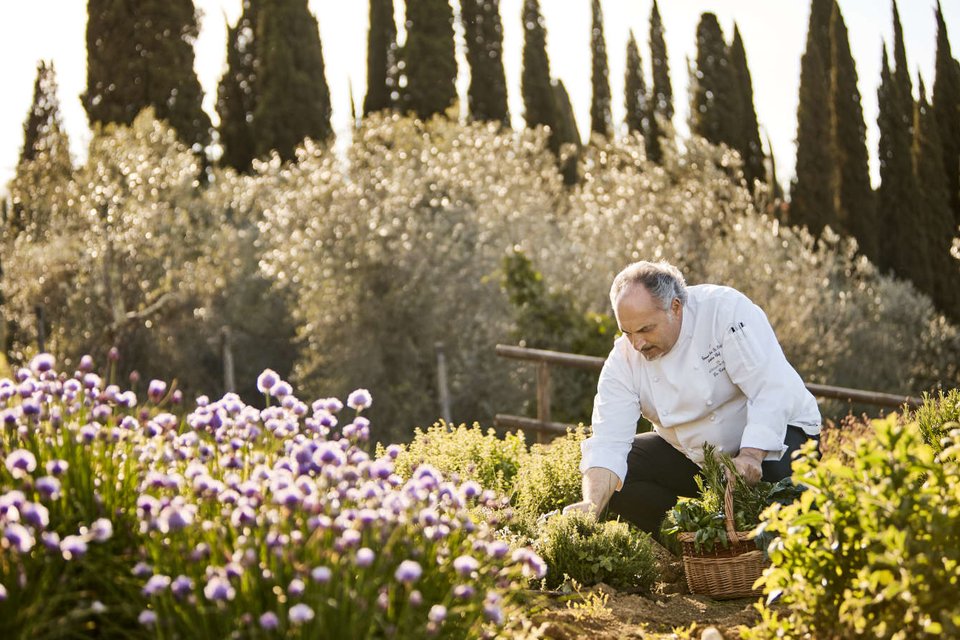 COMO-Castello-del-Nero_Chef-in-the-Herb-Garden(1)