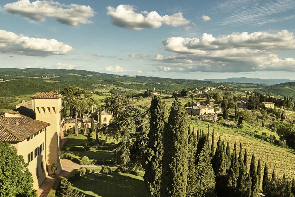 COMO-Castello-del-Nero_View-of-Tuscan-Landscape(1)