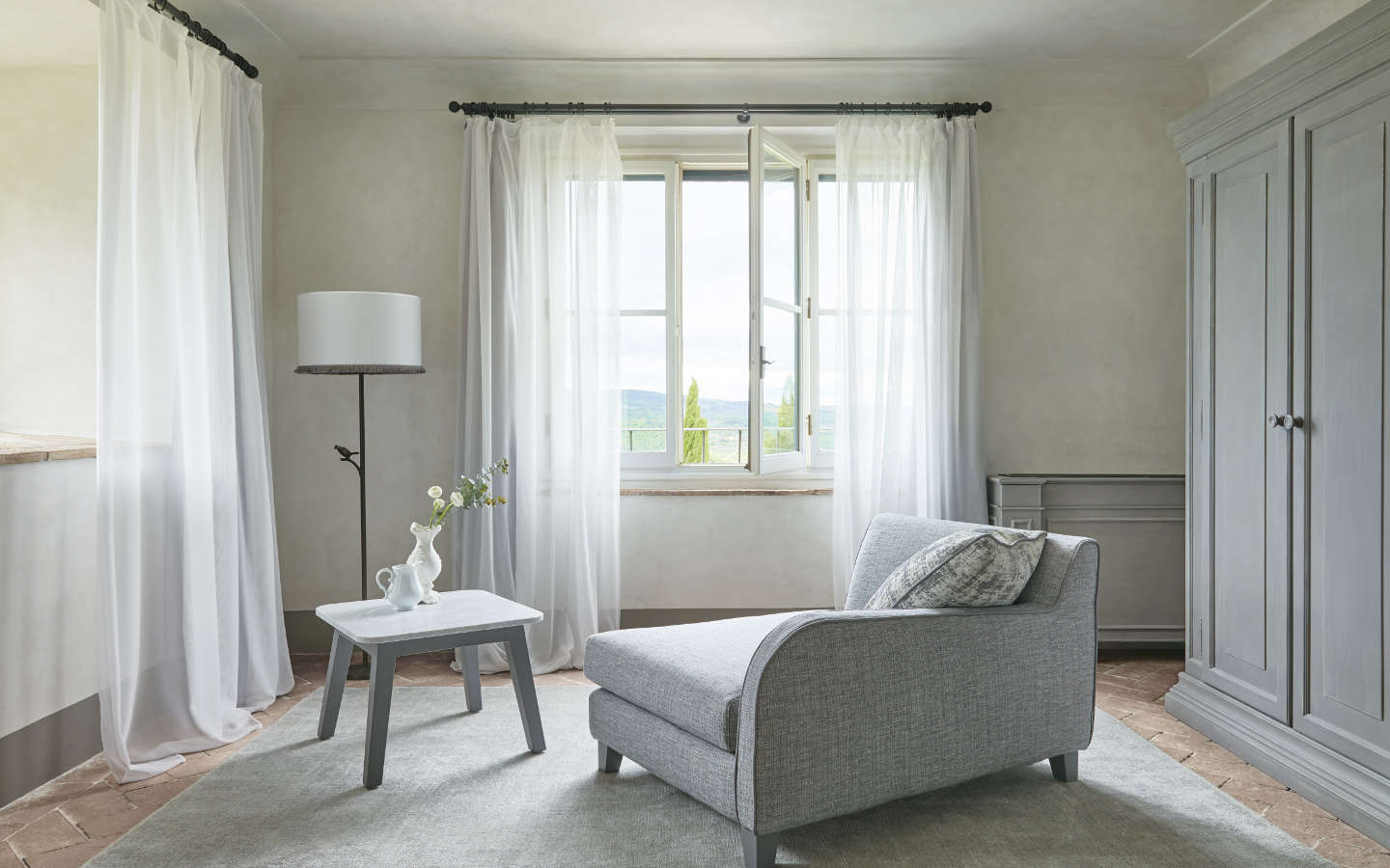 Castello-Del-Nero_COMO-Suite-Living-Room-2