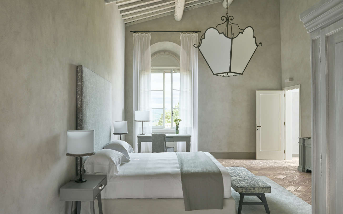 Castello-Del-Nero_COMO-Terrace-Bedroom-2