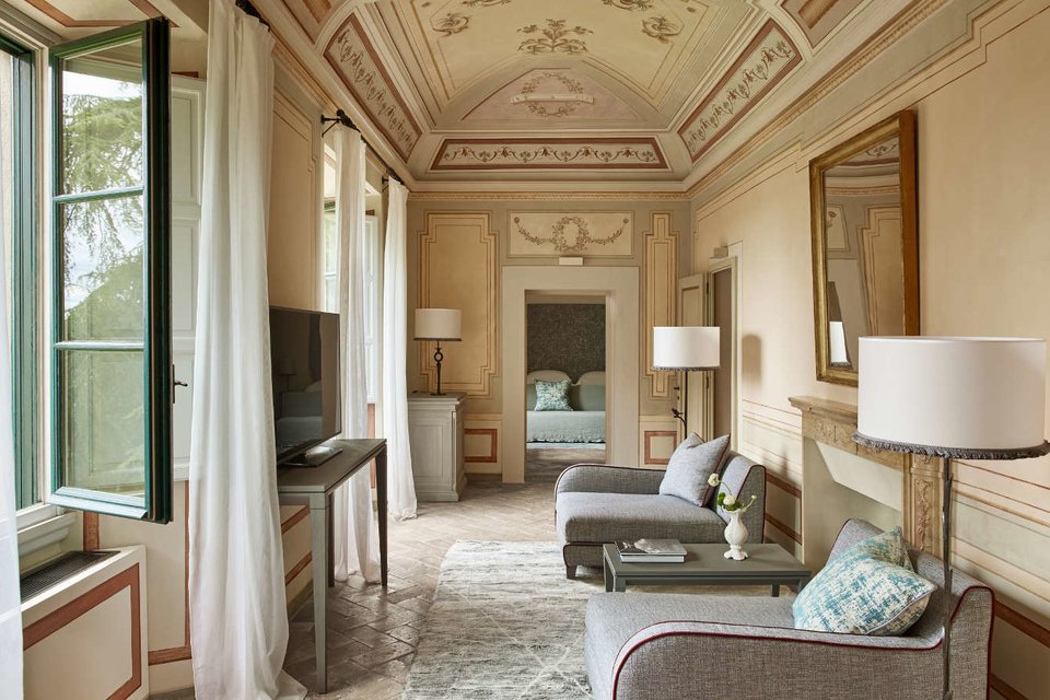 Castello-Del-Nero_Heritage-Suite-Living-Room-1(1)