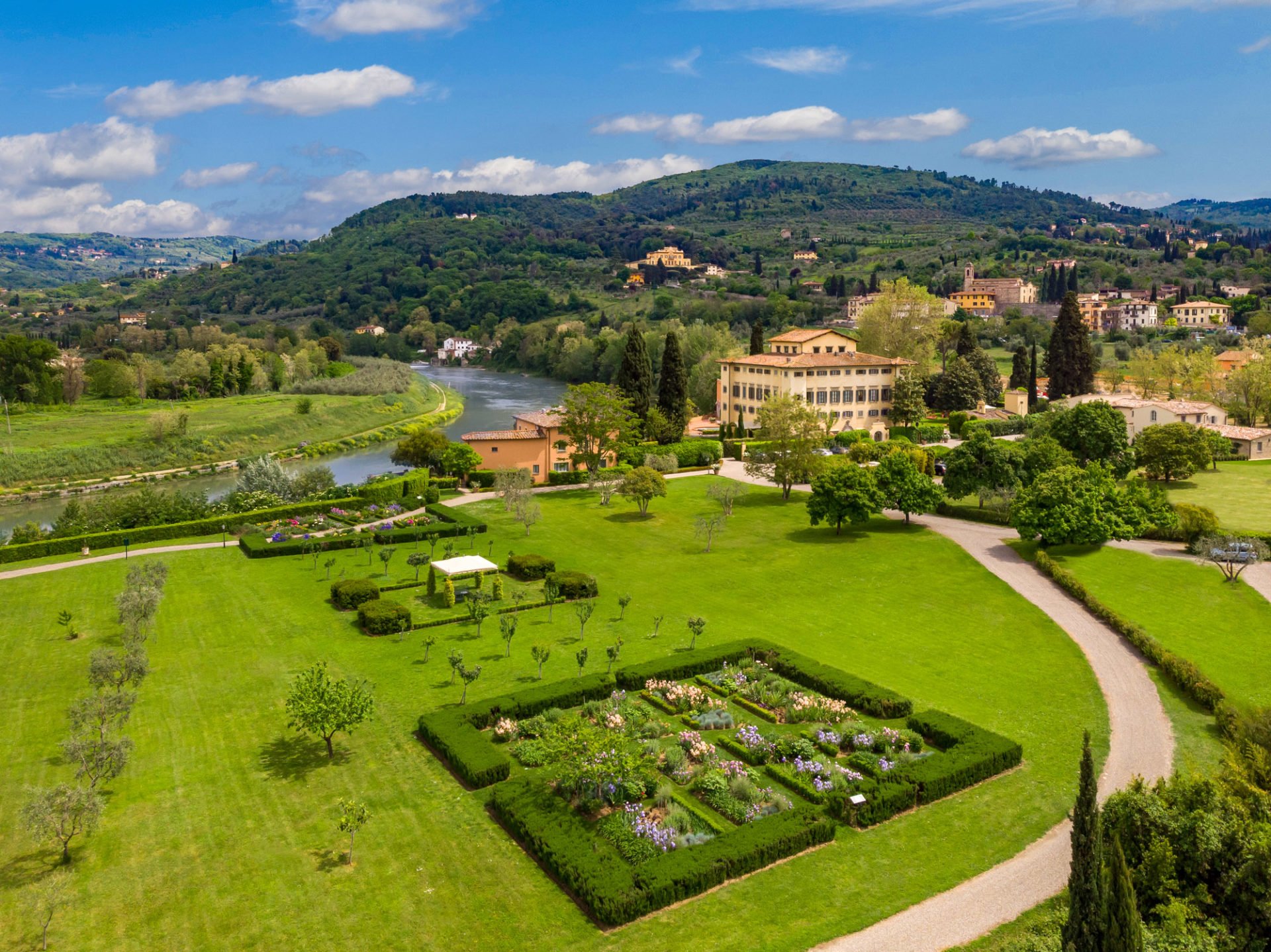 Villa-La-Massa-garden-and-Arno-view-1920×1438